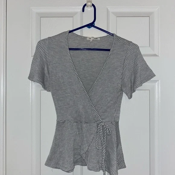Grey, cute spring top. Size M/L. - Picture 1 of 1